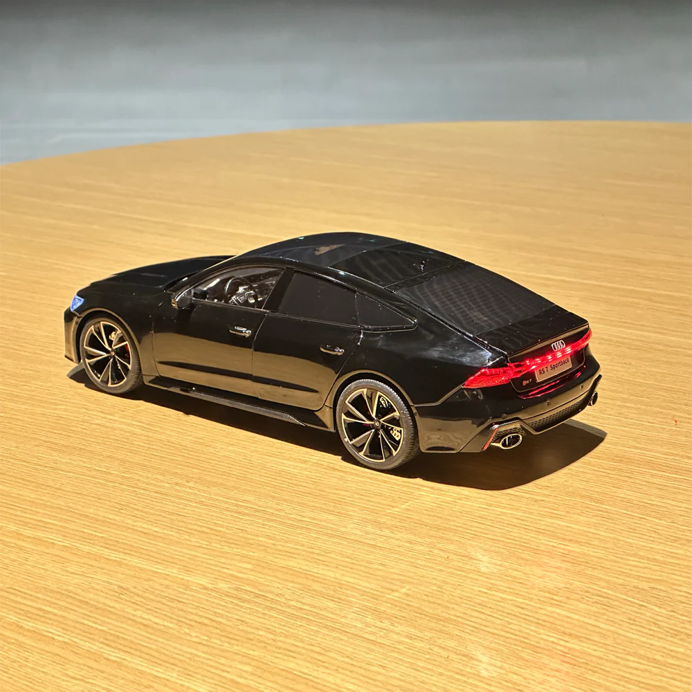 Audi RS7 1:24 Metal model